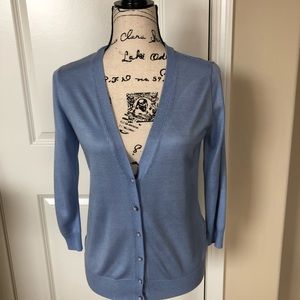 Cardigan.V-shaped buttoned.Buttoned up or blazer like style.